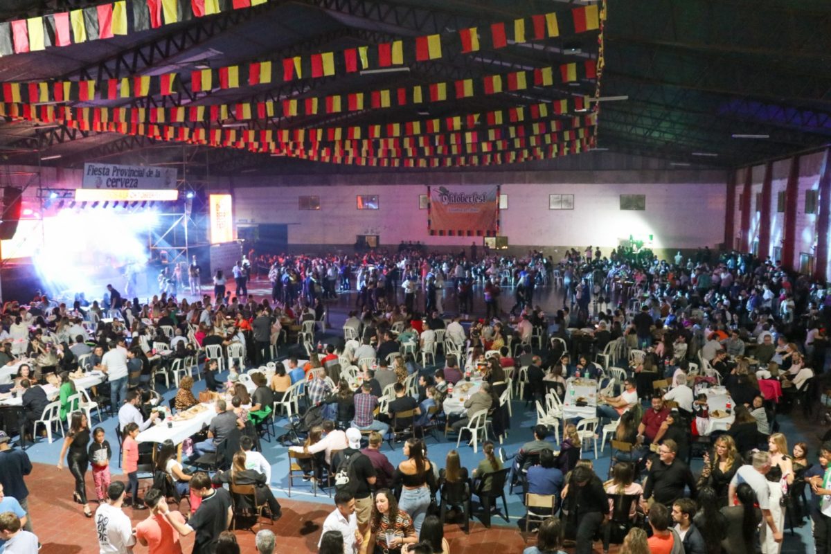 Comenzó el Oktoberfest en Alem: miles de personas en la primera noche