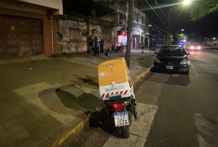 Motociclista resultó herido tras un choque en Posadas: un vehículo se dio a la fuga