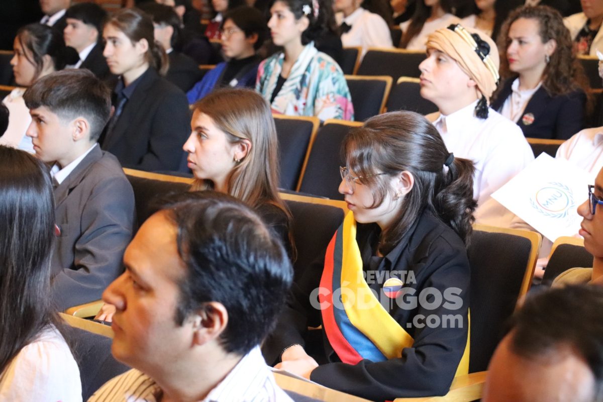 Estudiantes debatieron en una nueva edicion del Modelo Regional de Naciones Unidas en Posadas 4 - 15