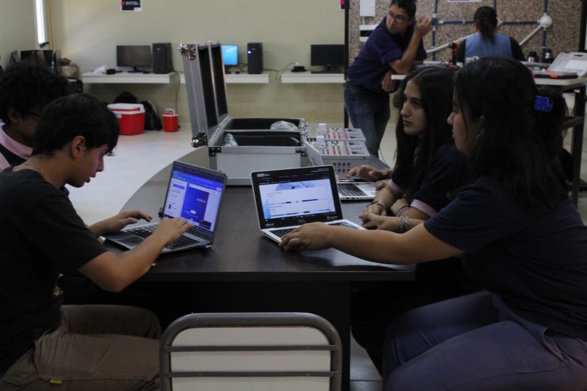 Exitosa primera Expo de Educación Profesional Secundaria y Centros de Formación Profesional Itinerante