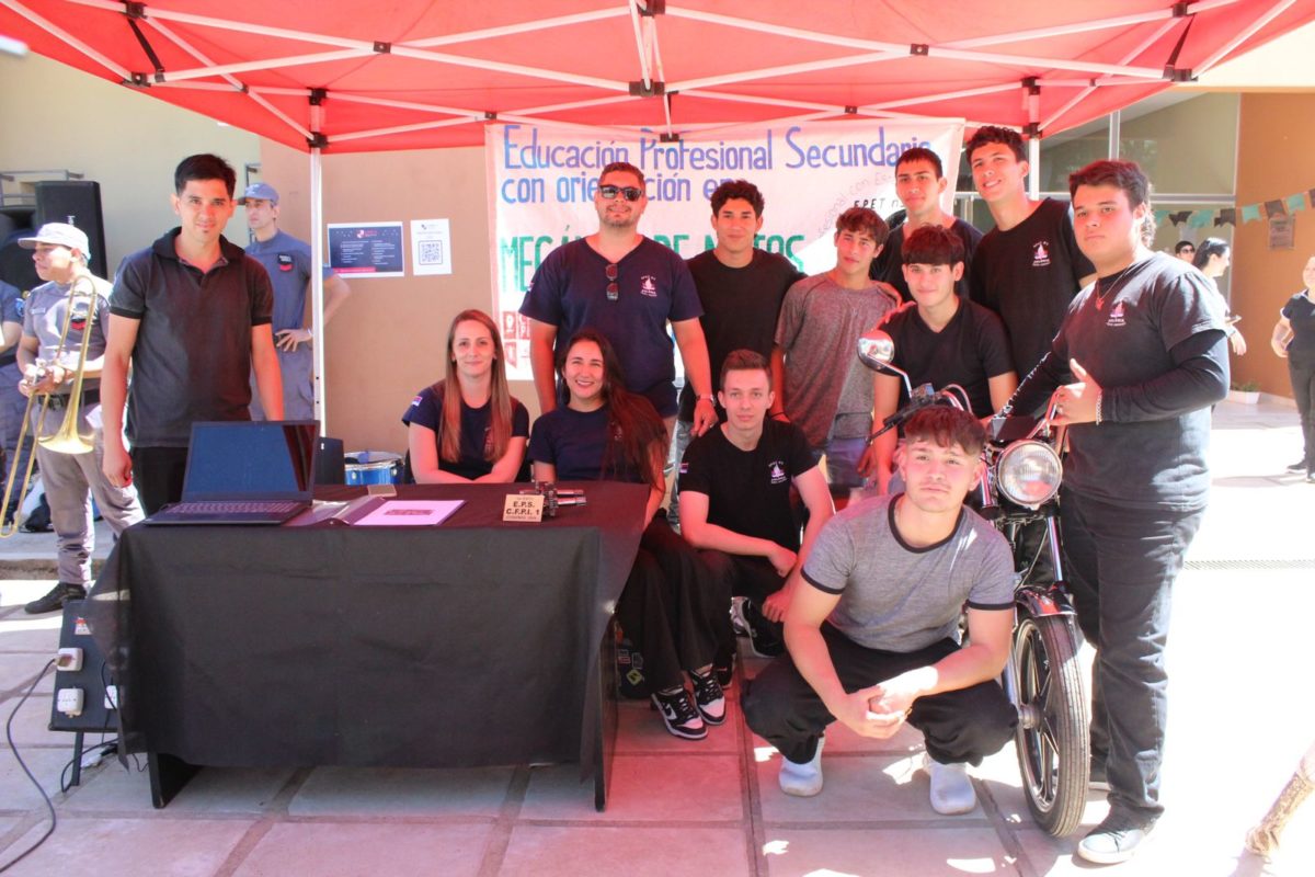 Exitosa primera Expo de Educación Profesional Secundaria y Centros de Formación Profesional Itinerante