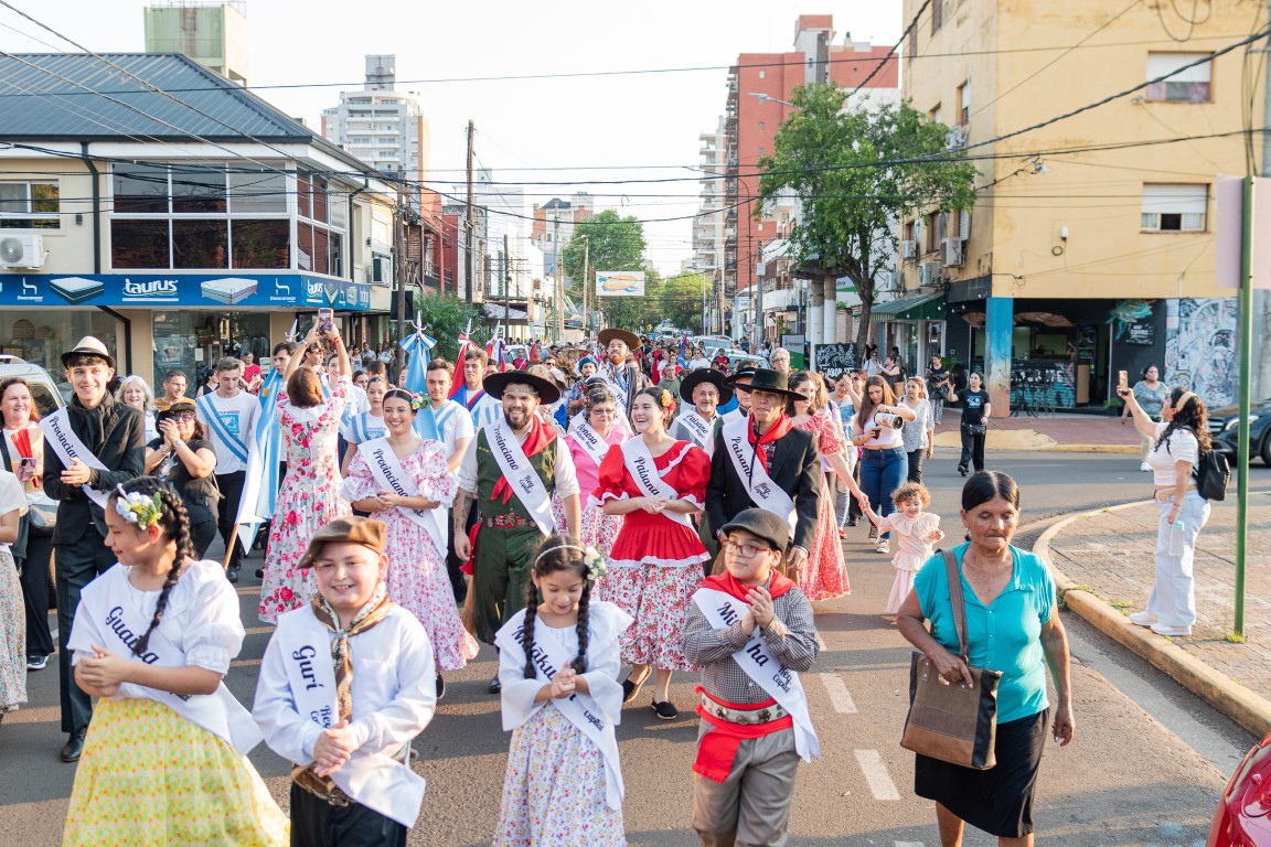 Posadas recibe a la 2º Fiesta del Folklore Misionero con todas costumbres y arte de la provincia