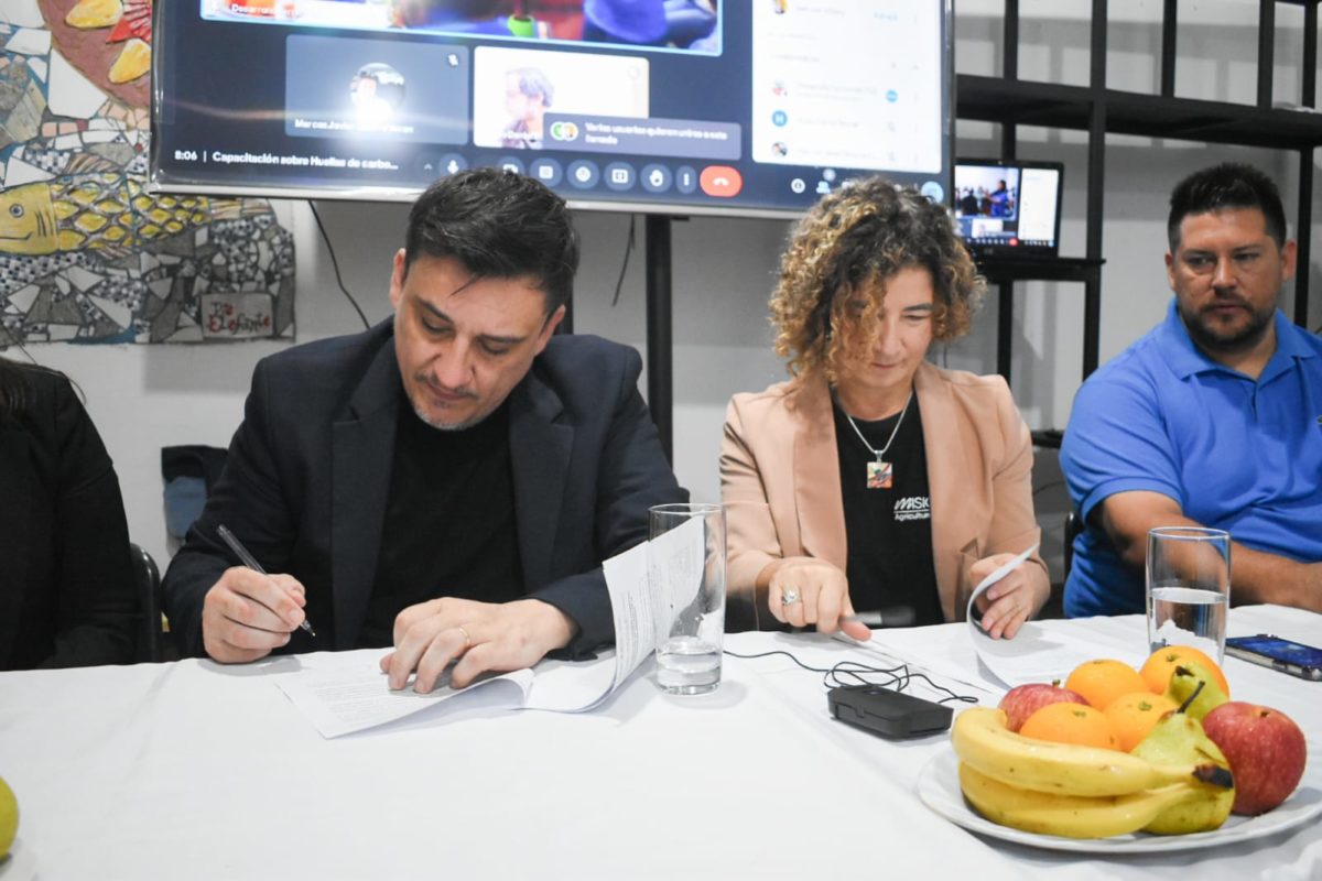 Firman un convenio para impulsar la agricultura familiar sostenible y la soberanía alimentaria de Misiones