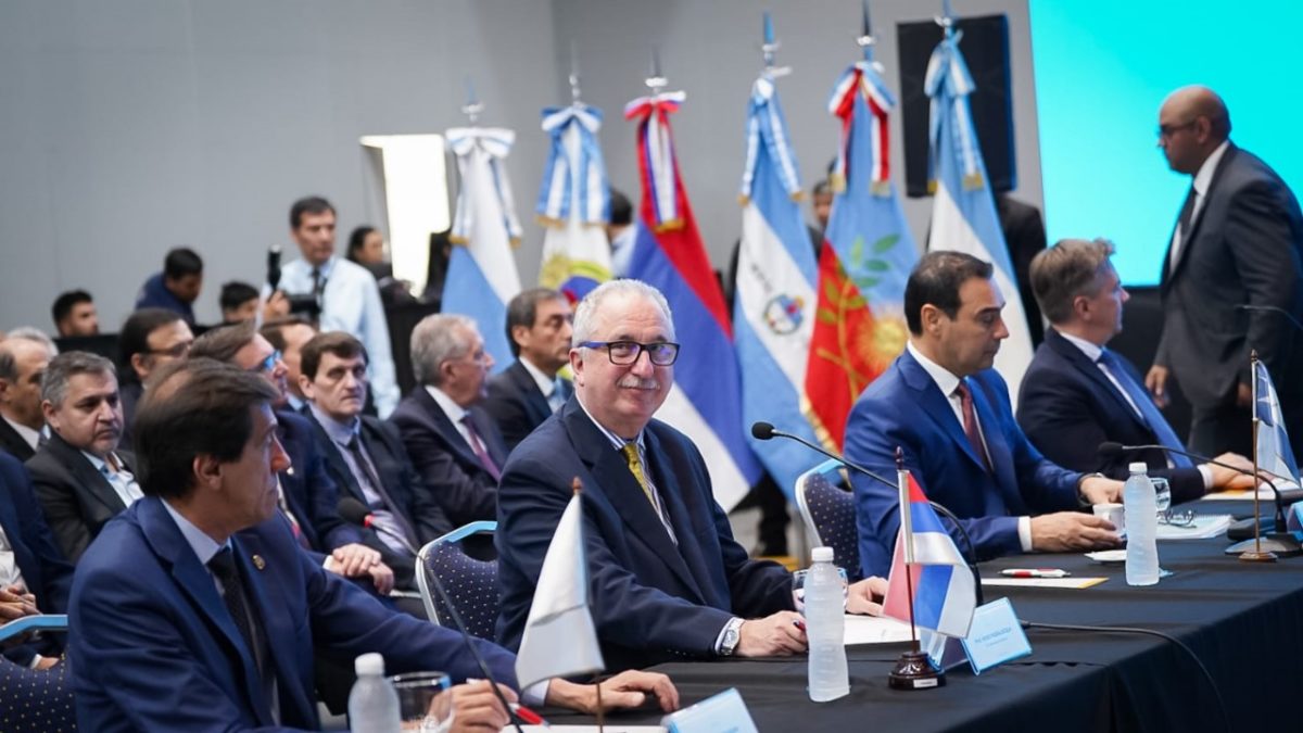 Gobernadores del Norte Grande se reunieron y Passalacqua destaco el rol de Misiones en la integracion regional 1 - 1