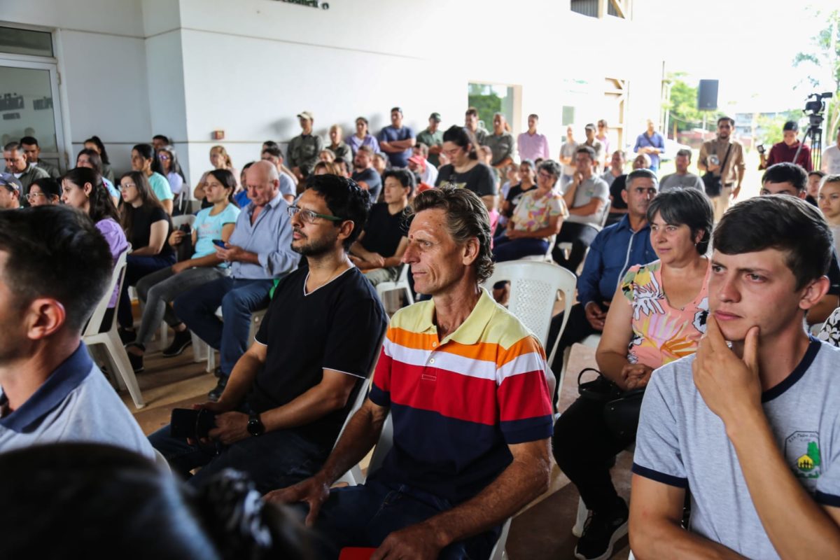 Passalacqua entregó 10 mil plantines de la Biofábrica a productores e instituciones educativas