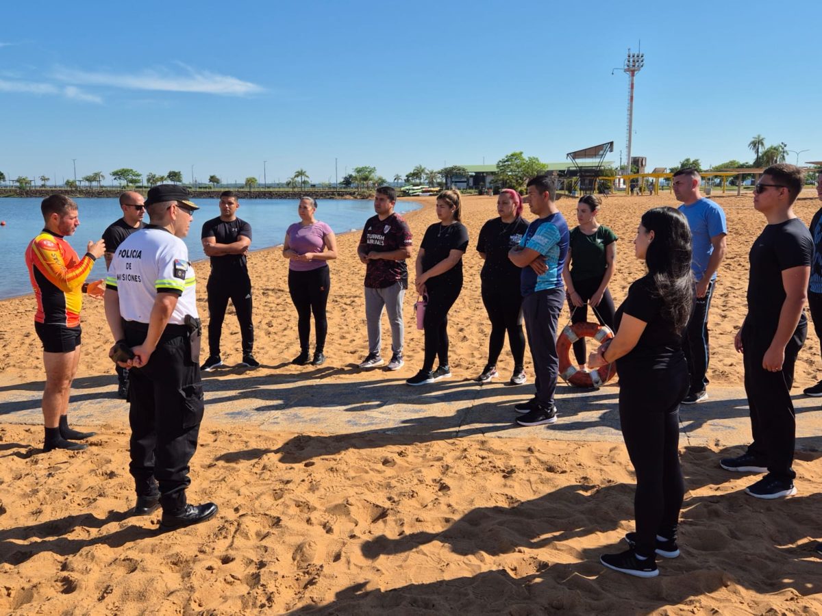 Playas posadeñas: capacitan en salvamento acuático a personal de seguridad
