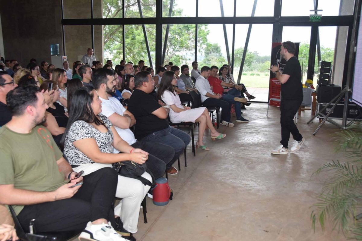Se puso en marcha el coloquio Futuro Posadas Innovacion Educacion e Inclusion 4 - 5