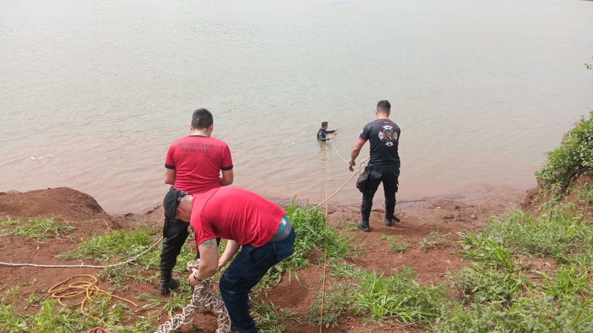 San Javier: buzos tácticos de la Policía de Misiones se suman a la búsqueda del joven desaparecido en aguas del Uruguay