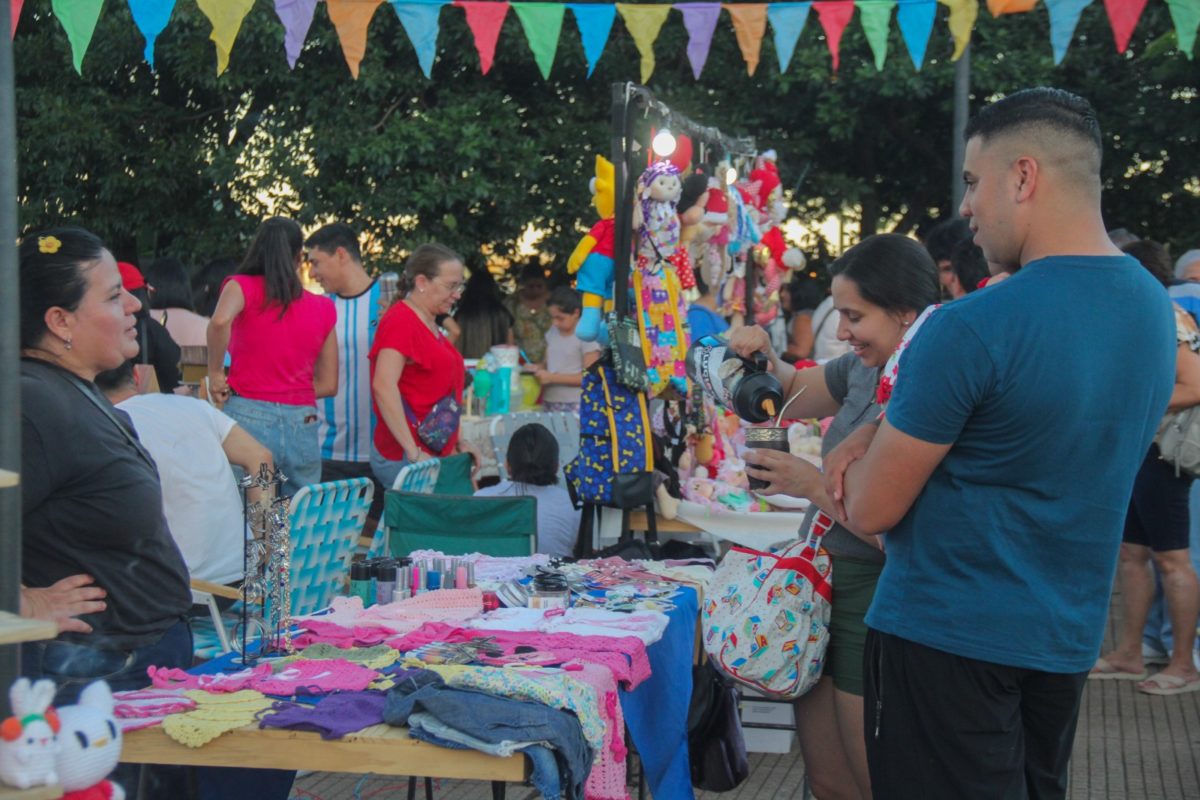 Unos 400 emprendedores participaron de la feria "Manos Productivas" en la Costanera posadeña