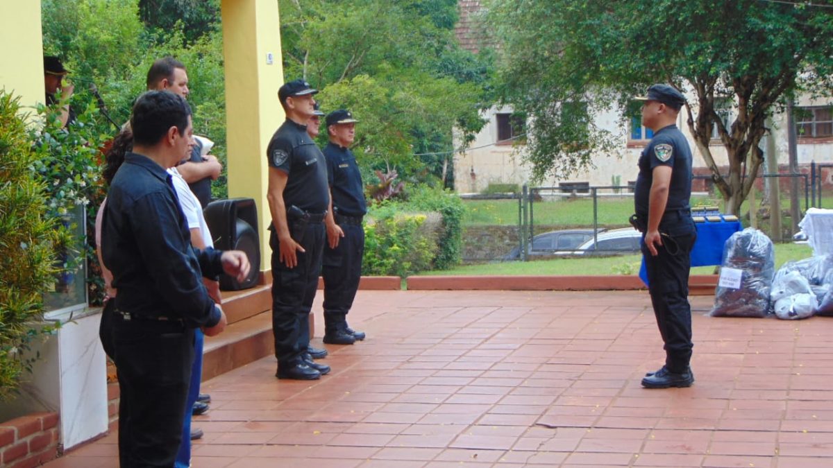 Cerca de 300 agentes policiales de Eldorado recibieron nuevos uniformes y equipamientos 2 4 - equipamiento policia 2 - 3