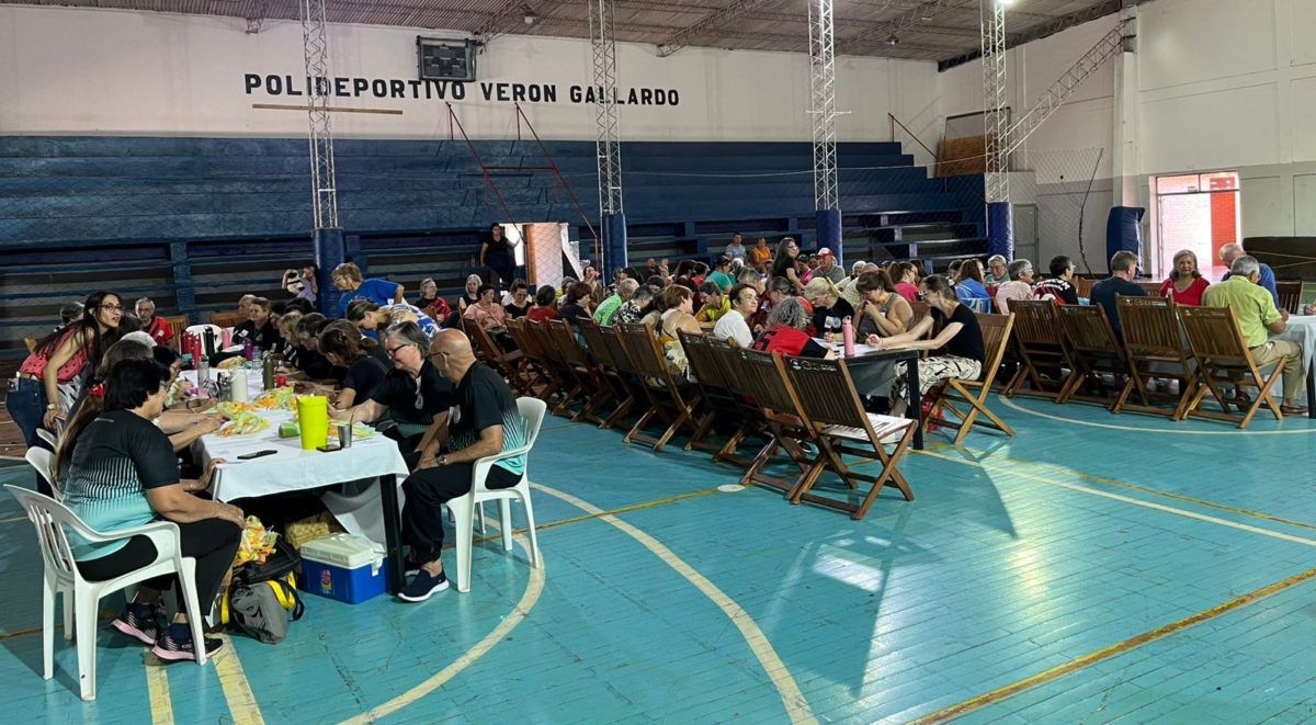 El Bingo del Mateando despidió el año con los abuelos de San Vicente