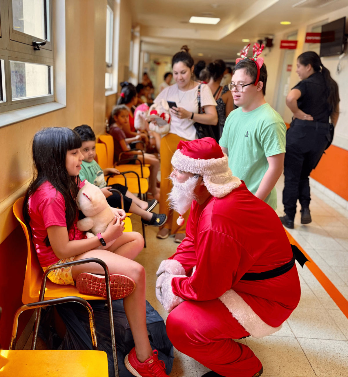 "Una Navidad para Todos", la iniciativa que alegró a niños en el Hospital Pediátrico Fernando Barreyro