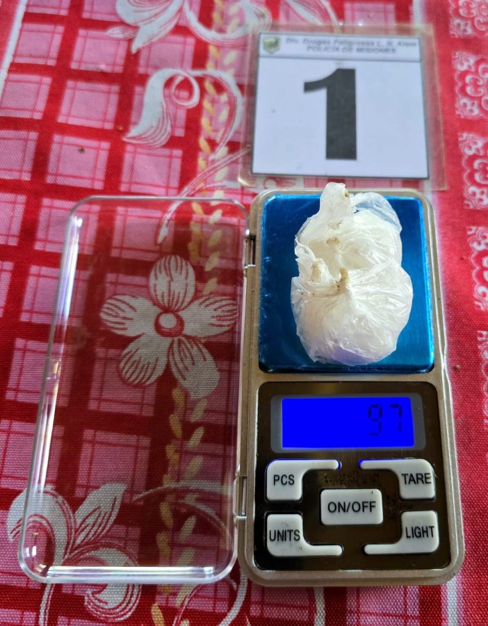 Alem: amenazó de muerte a su pareja, la Policía allanó su vivienda y le encontraron droga 2 4 - amenazador con droga 3 - 3