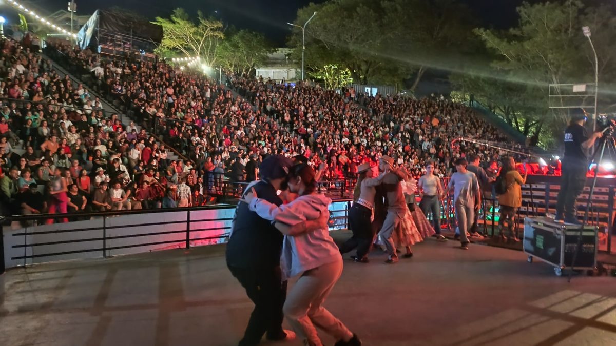 La Sole y Los de Imaguaré encendieron la noche del domingo del Festival del Litoral