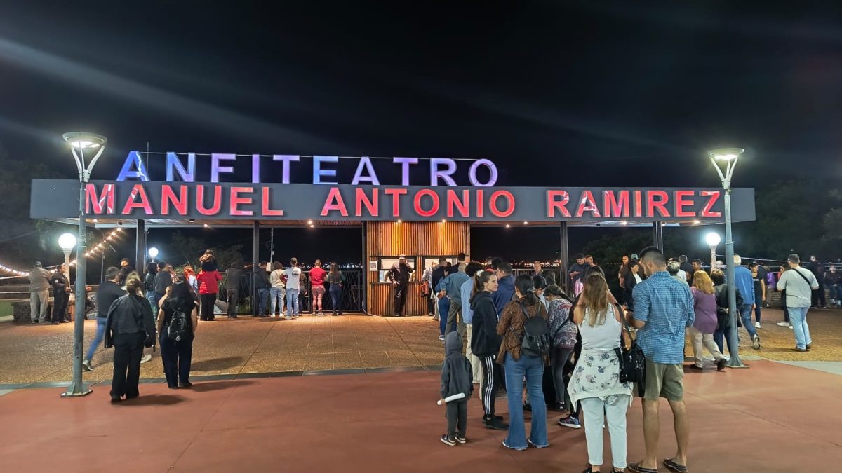 La Sole y Los de Imaguaré encendieron la noche del domingo del Festival del Litoral