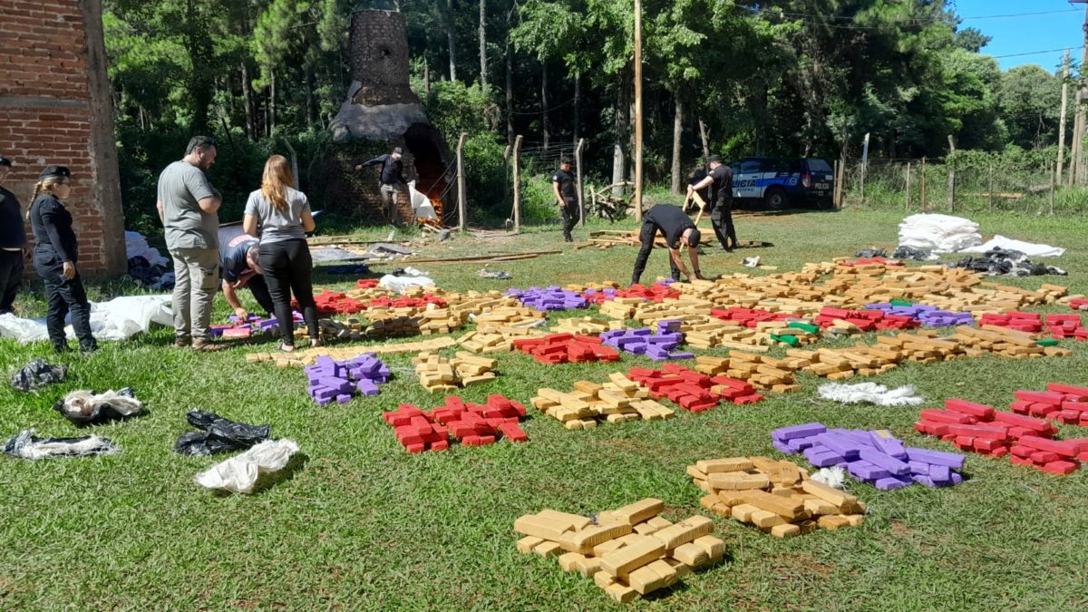 Incineraron más de 1.800 kilos de marihuana en Eldorado