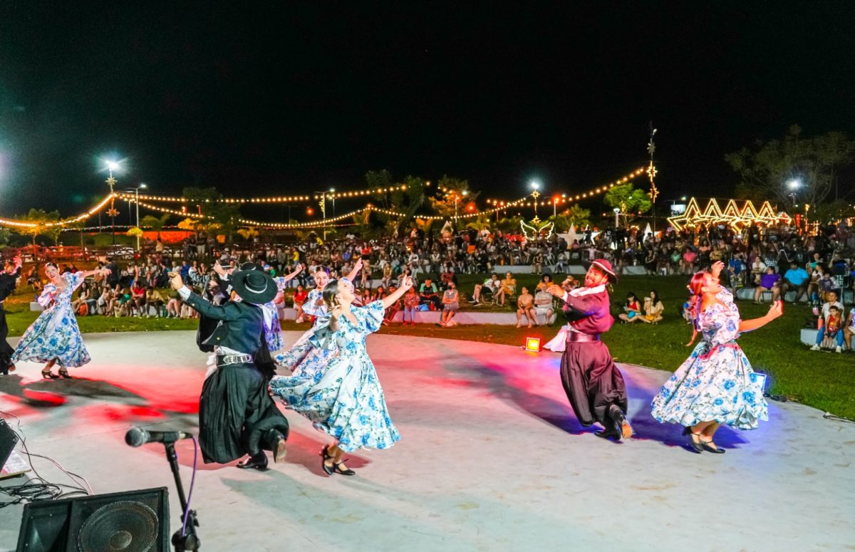 Posadas vivió a pleno una noche de música y danza en el Parque de las Fiestas