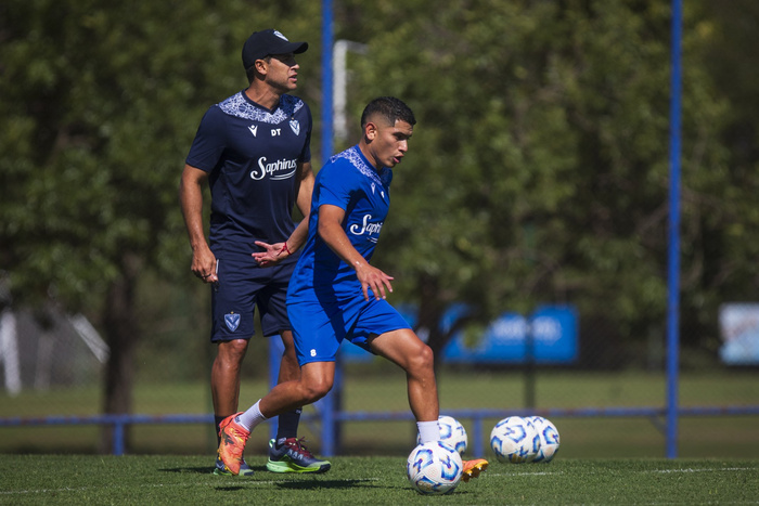 907681-velez-prensa-20velez