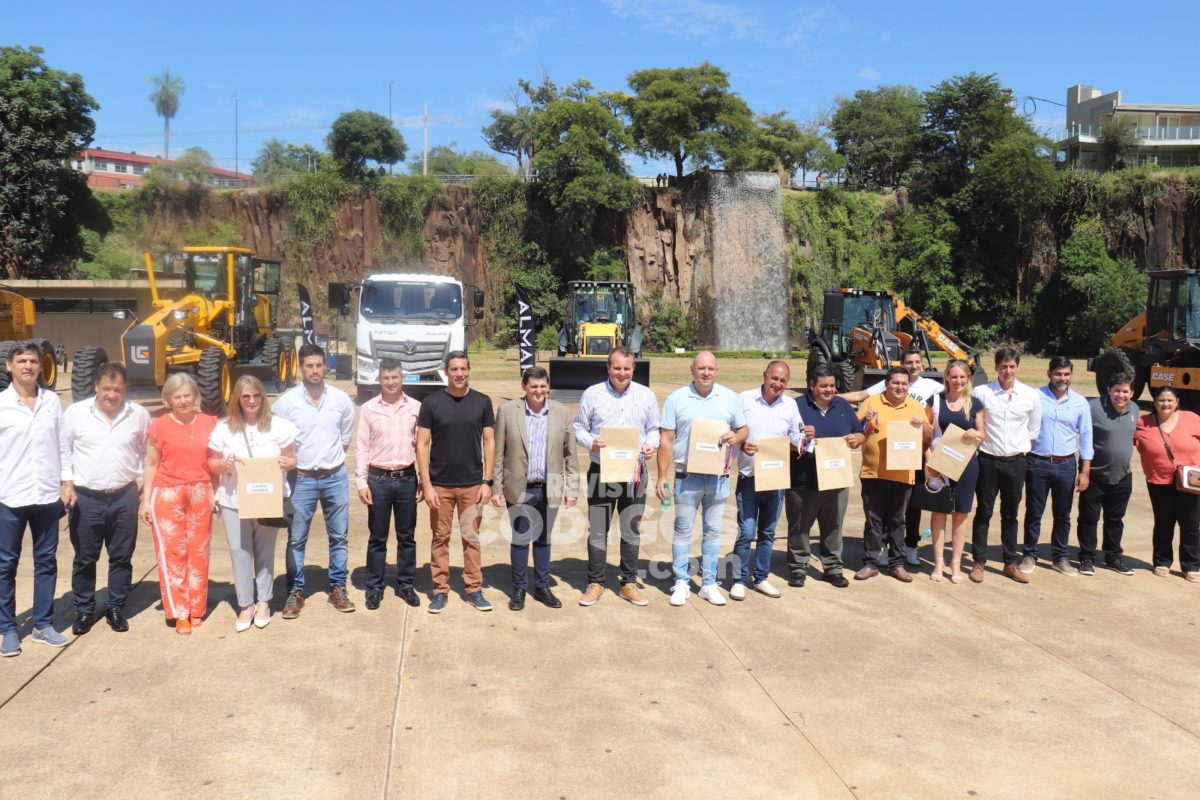 A través de créditos provinciales, Campo Viera recibió nueva maquinaria para obras