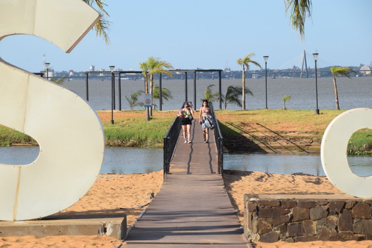 Posadas se posiciona como destino de verano con sus playas como protagonistas