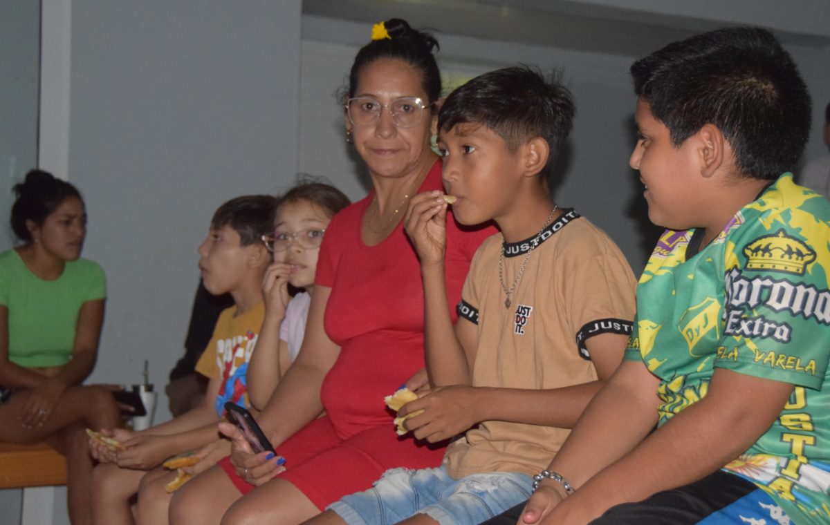 Más de 30 niños disfrutaron de una tarde de cine en el Aeroclub Oeste de Posadas