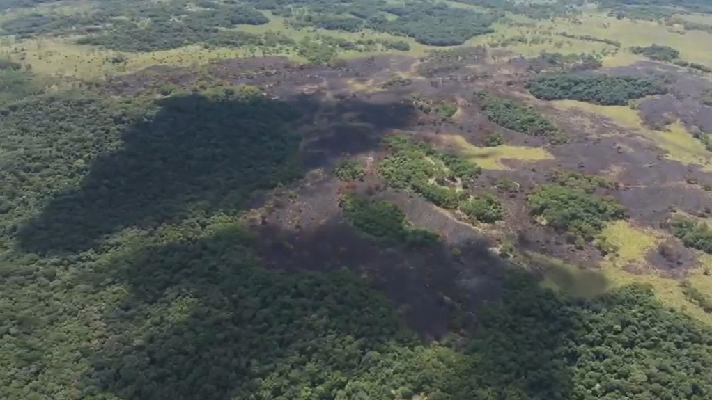 Con drones, inspeccionan áreas afectadas por incendios en Santa Ana