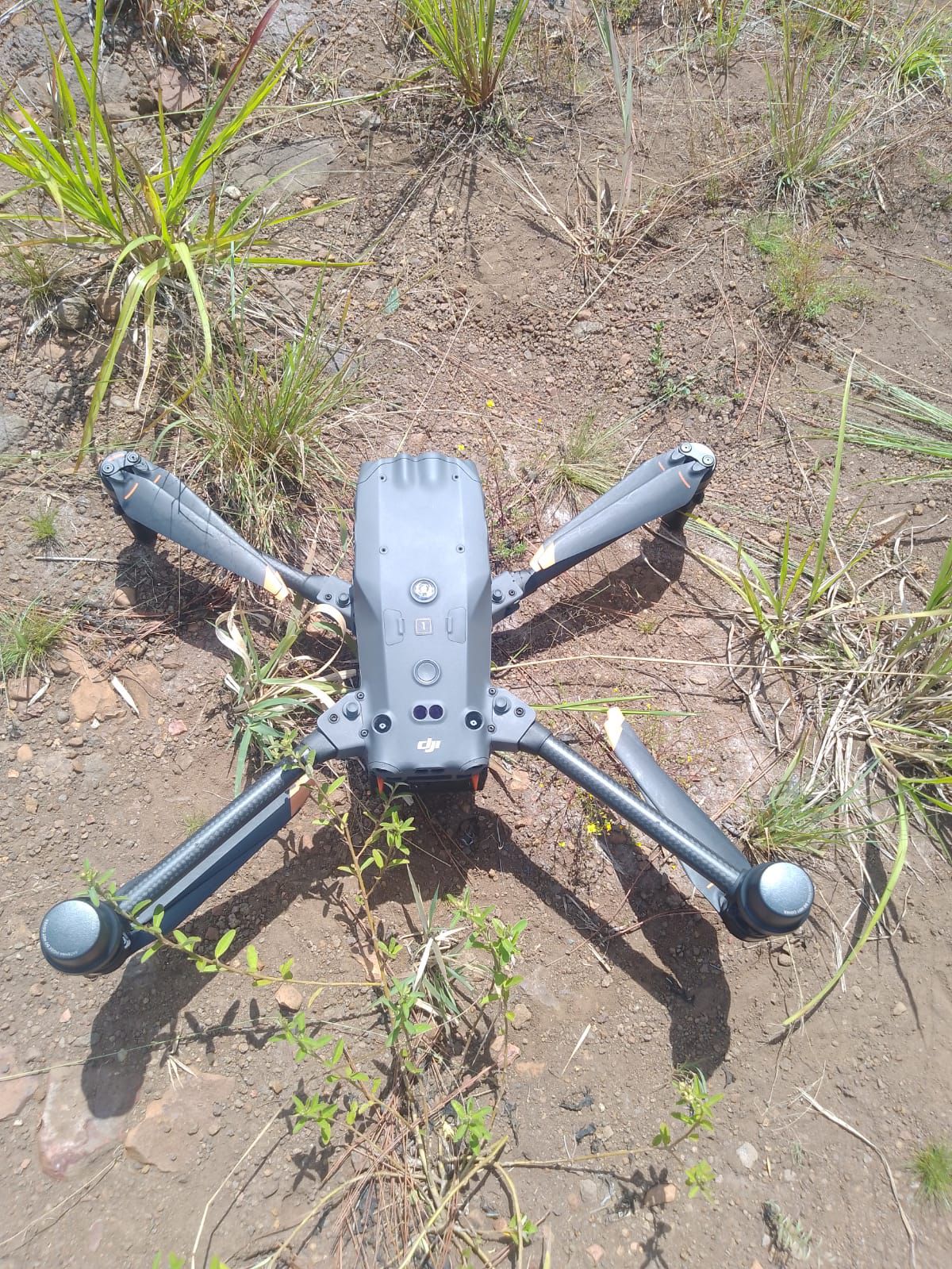 Con drones, inspeccionan áreas afectadas por incendios en Santa Ana