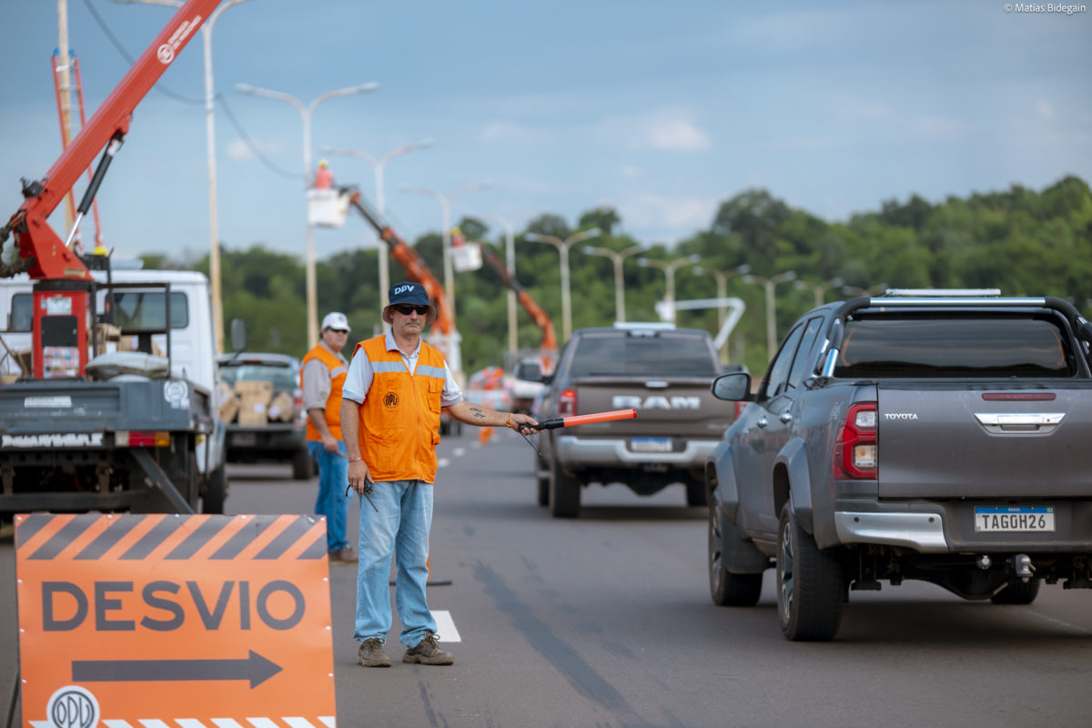 Vialidad provincial y Energía de Misiones renuevan por completo el sistema lumínico del puente Yabebiry