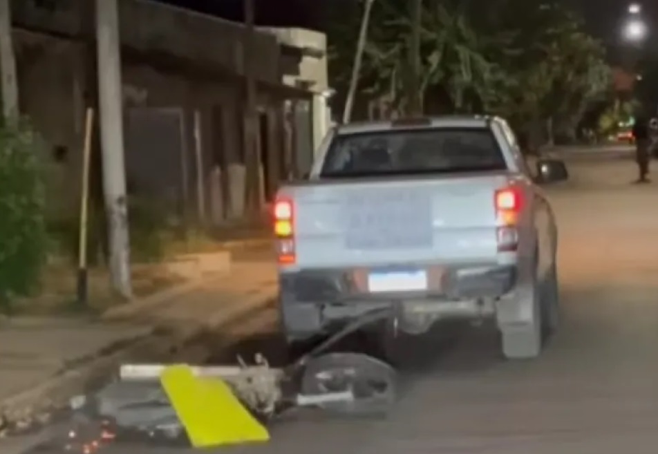 Corrientes: una camioneta arrastró una moto “delivery de drogas” imagen-6