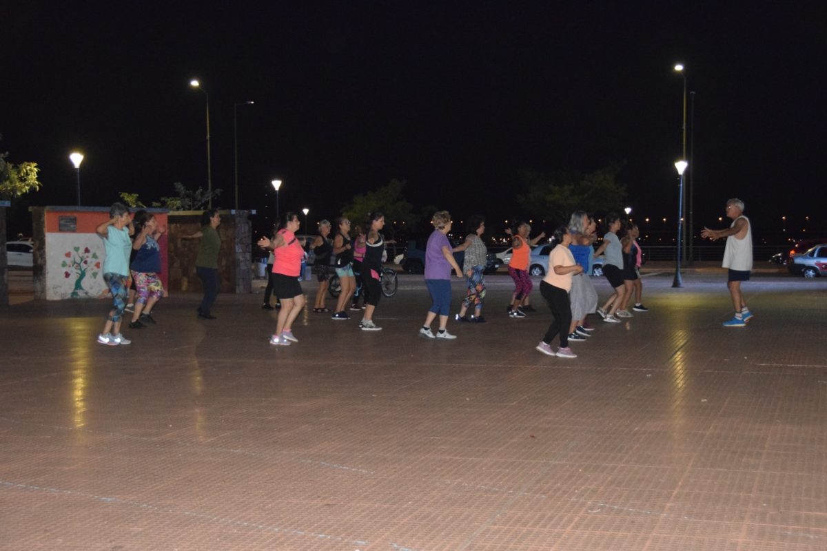 Convocan a aprender y disfrutar clases de bachata y salsa en el Multicultural de la Costanera