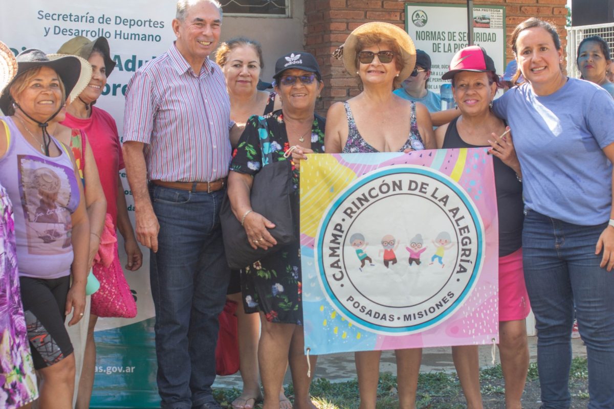 Stelatto compartió con adultos mayores una de las "Jornadas Recreativas de Verano"