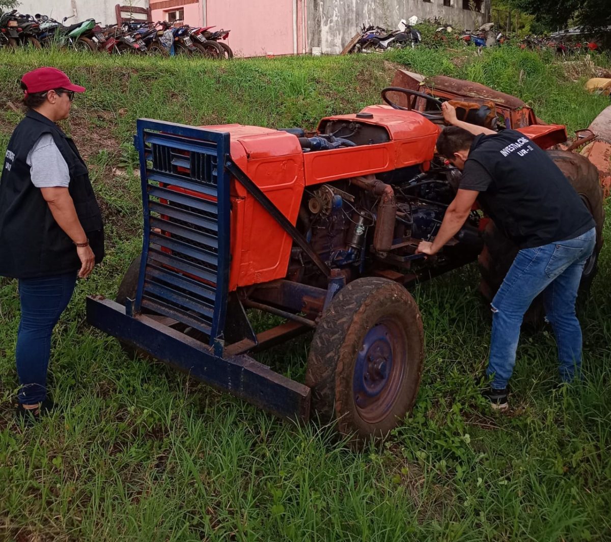 Policías recuperaron un tractor que fue robado a un colono