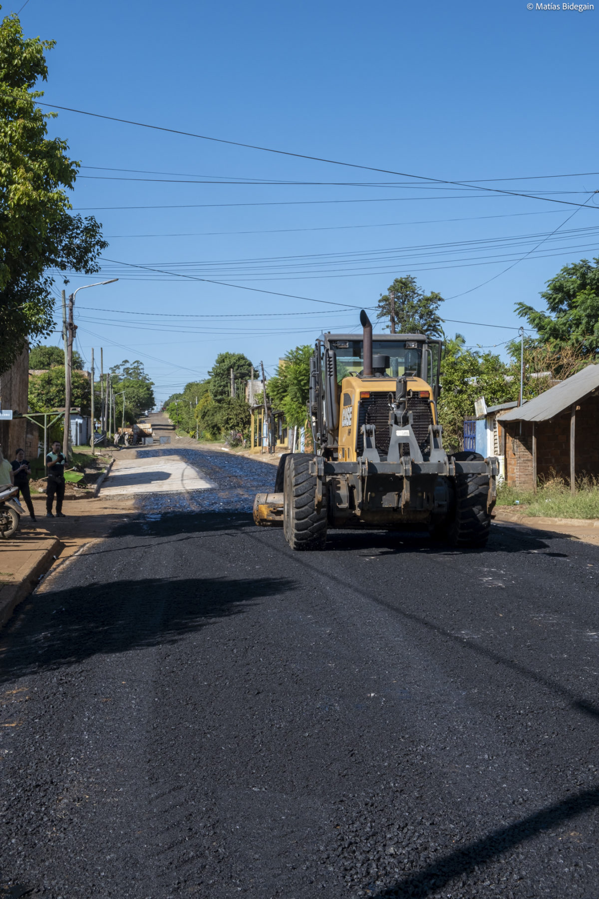 Pavimento urbano: Vialidad provincial suma cuadras asfaltadas en Garupá