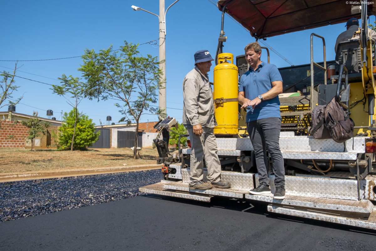 Posadas: pavimentan calles en zona del Hipódromo de Itaembé Guazú