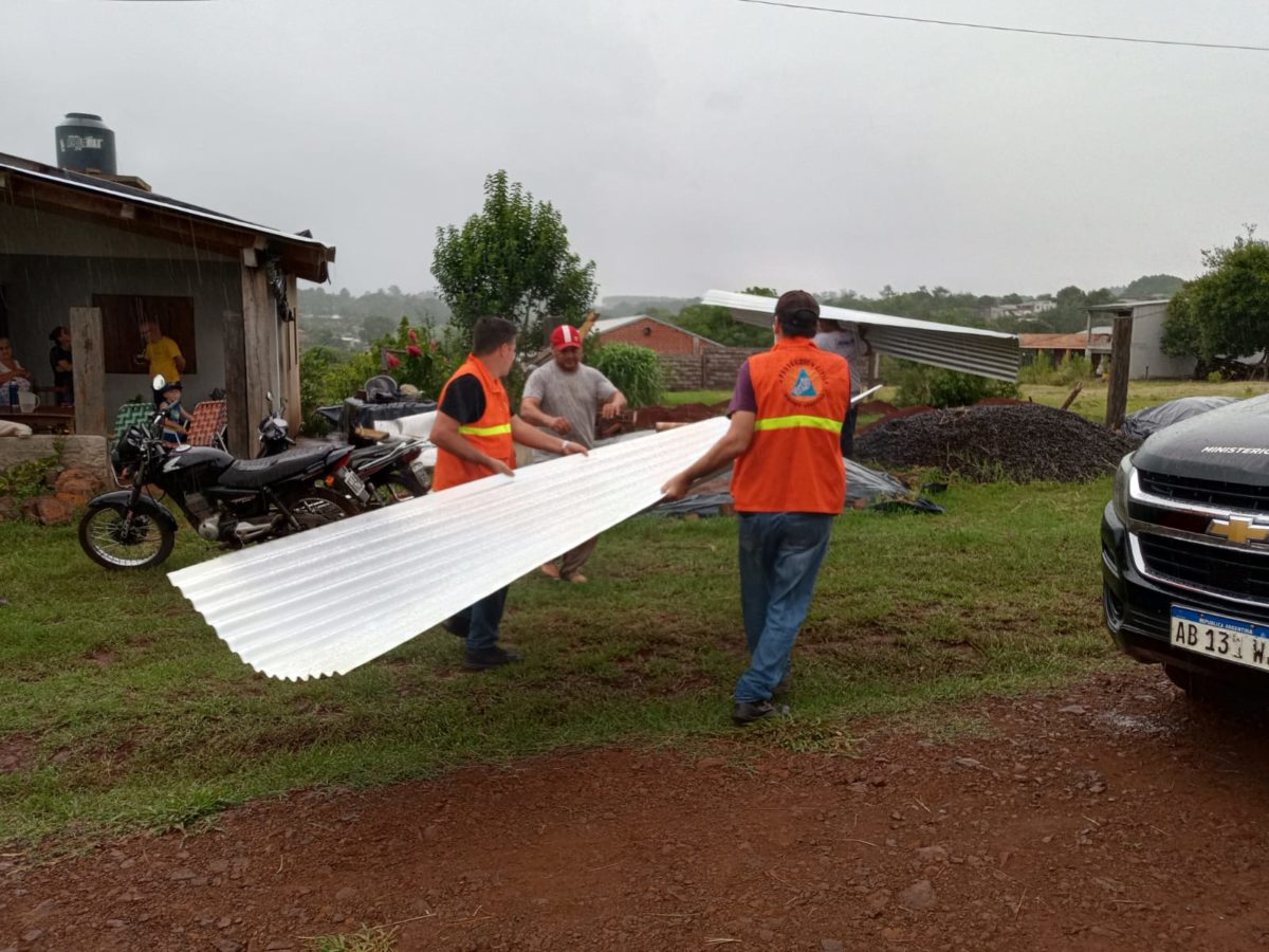 El Gobierno provincial asistió a casi 200 familias damnificadas tras el temporal en Alem