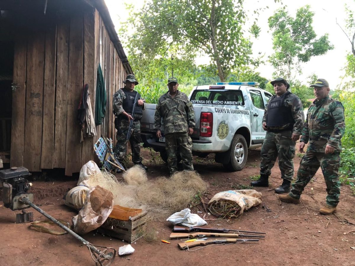 Operativo en la Reserva de Biósfera Yabotí: secuestran rifles, redes y un motor en campamento ilegal imagen-6