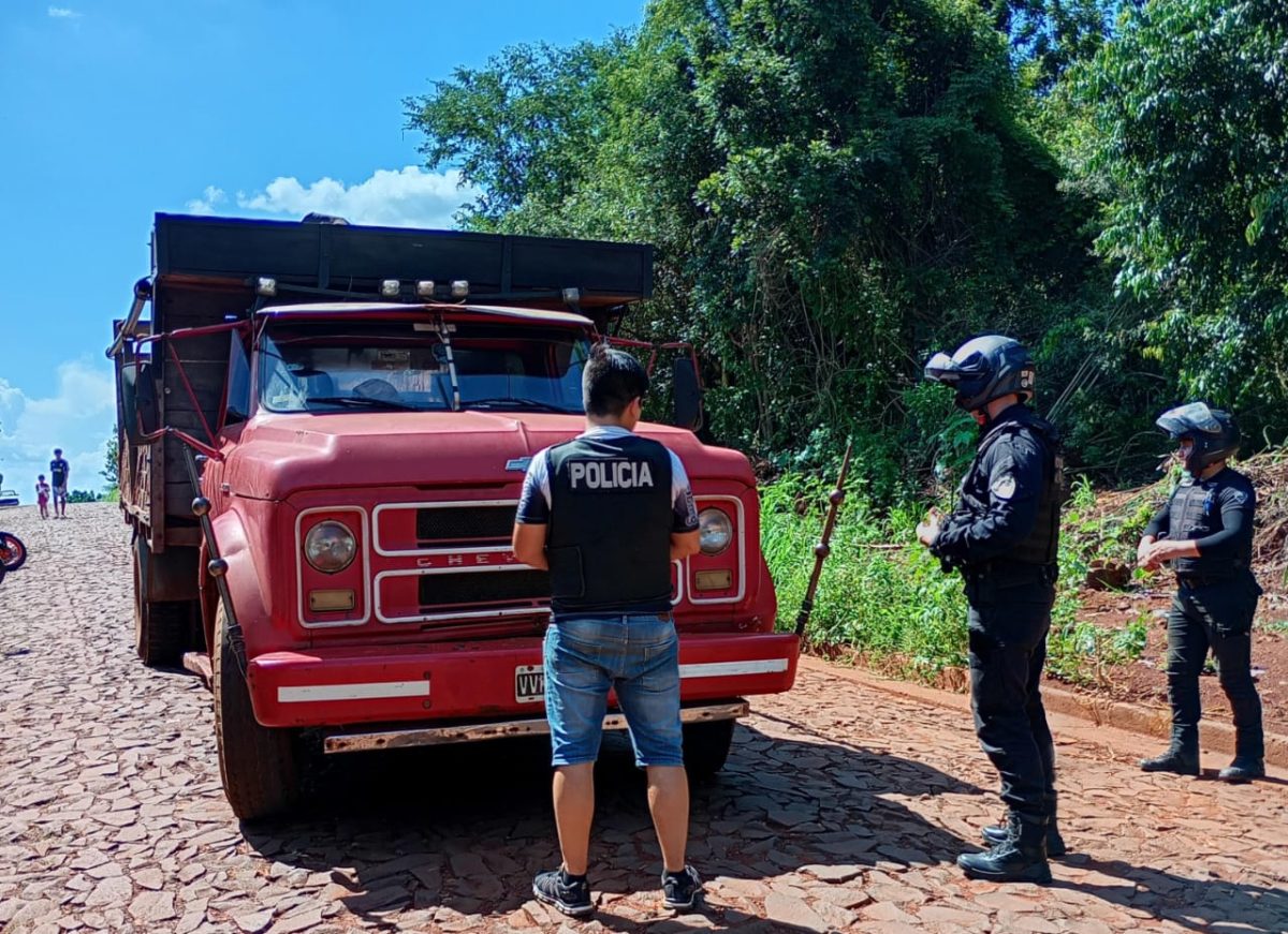 Atraparon a un hombre que estafó a una cuadrilla de tareferos e intentó robar raídos de yerba mate de un colono