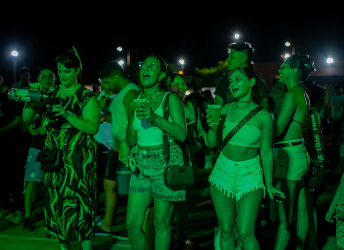 UNA+ volvió a brillar en Posadas con su amplia propuesta cervecera, gastronómica y musical