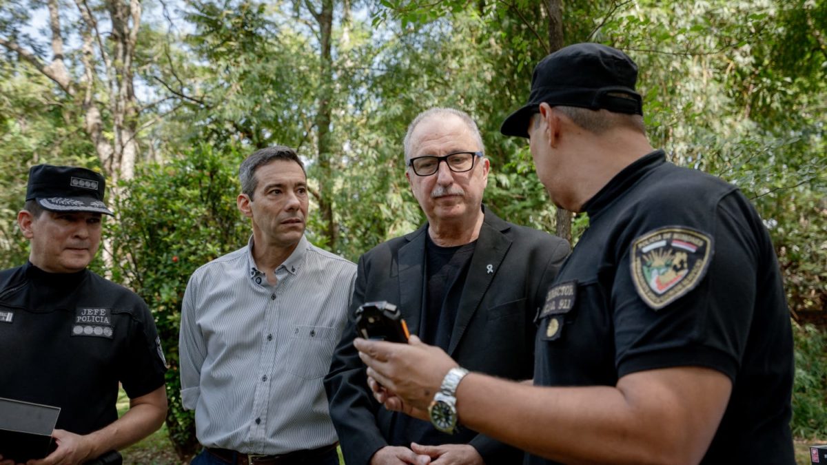 El Gobernador Hugo Passalacqua entro equipamiento tecnologico moderno a la Policia de Misiones 3 - 5