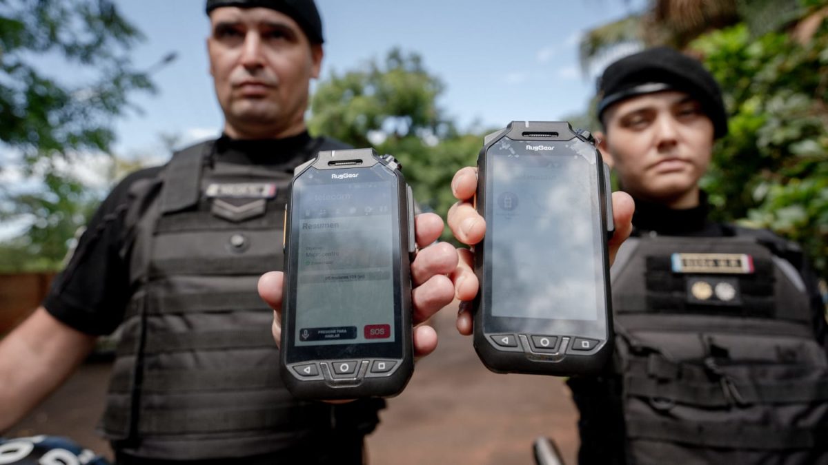 El Gobernador Hugo Passalacqua entro equipamiento tecnologico moderno a la Policia de Misiones 5 - 1