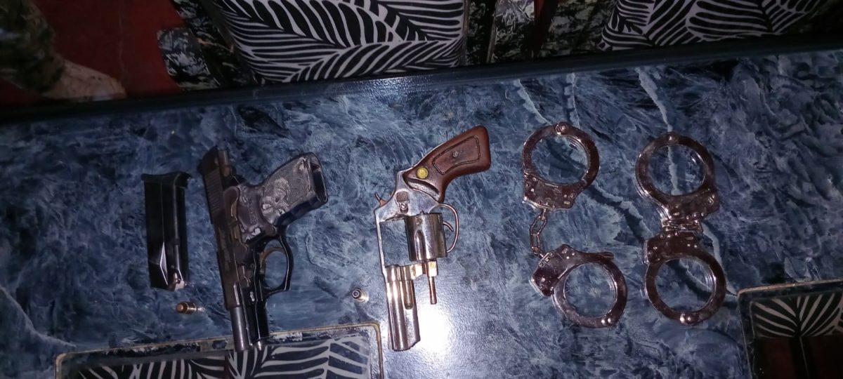 Negociadores de la Policía arrestaron a un hombre atrincherado con armas y bombas molotov en Garupá