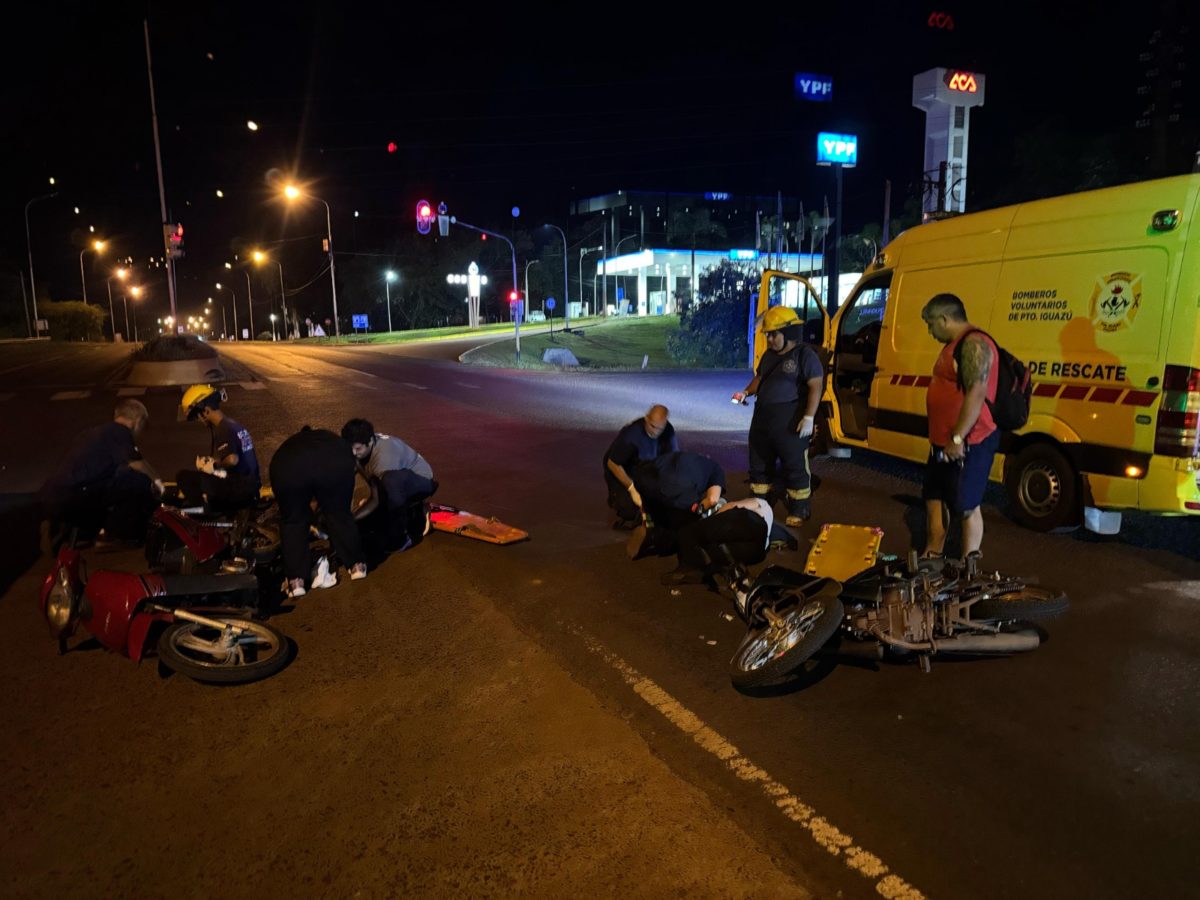 Choque entre dos motos en Puerto Iguazú dejó tres heridos