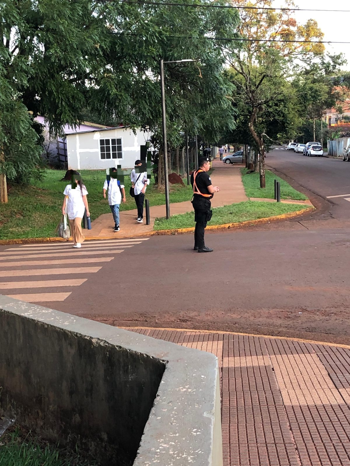 Policías llevan adelante operativos de prevención en toda la provincia por el regreso a clases