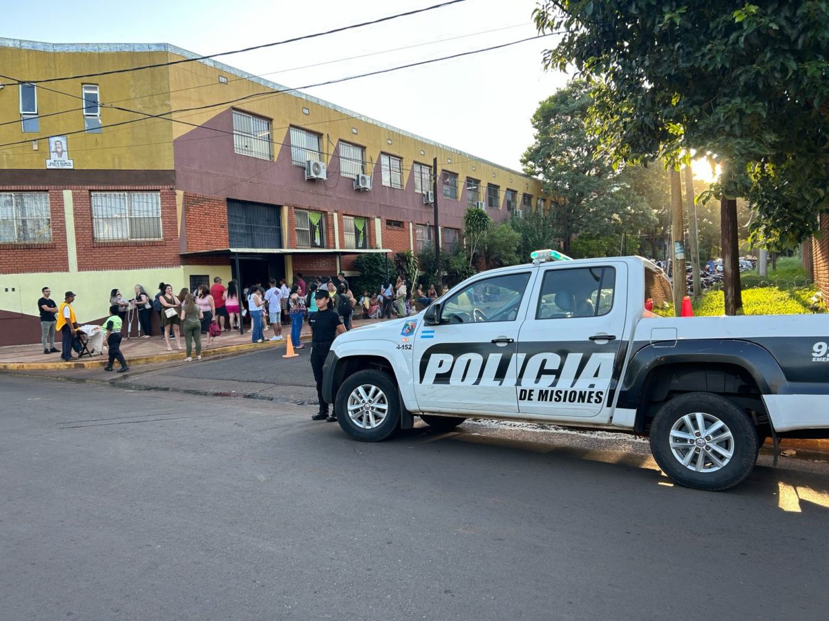 Policías llevan adelante operativos de prevención en toda la provincia por el regreso a clases