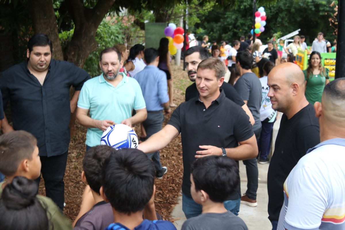 Stelatto encabezó la entrega de la nueva plaza a vecinos de San Juan Evangelista