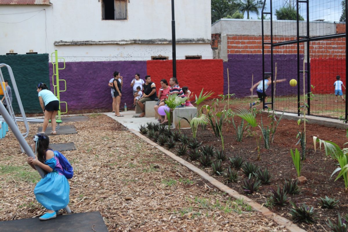 Stelatto encabezó la entrega de la nueva plaza a vecinos de San Juan Evangelista