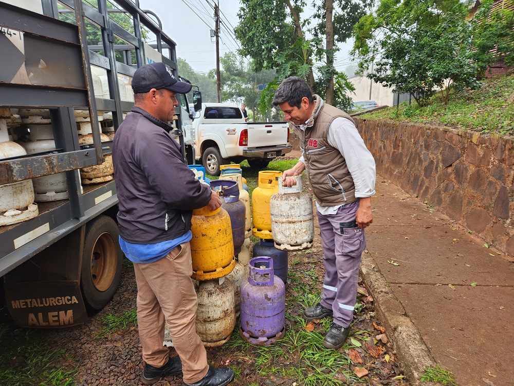 Brindan servicios de salud y asesoramiento para mas de 400 vecinos en Obera 3 - 7
