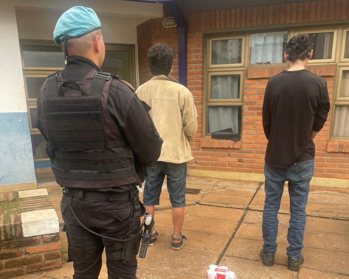 Cámaras del 911 y patrullas activas permitieron detener a dos jóvenes que robaron cervezas en el centro de Posadas