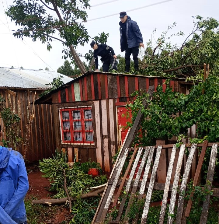 Continuan asistiendo a damnificados por las tormentas en Misiones 3 - 11