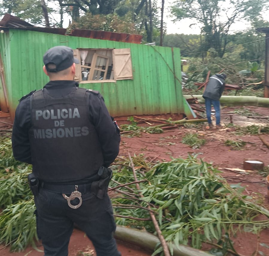 Continuan asistiendo a damnificados por las tormentas en Misiones 4 - 9